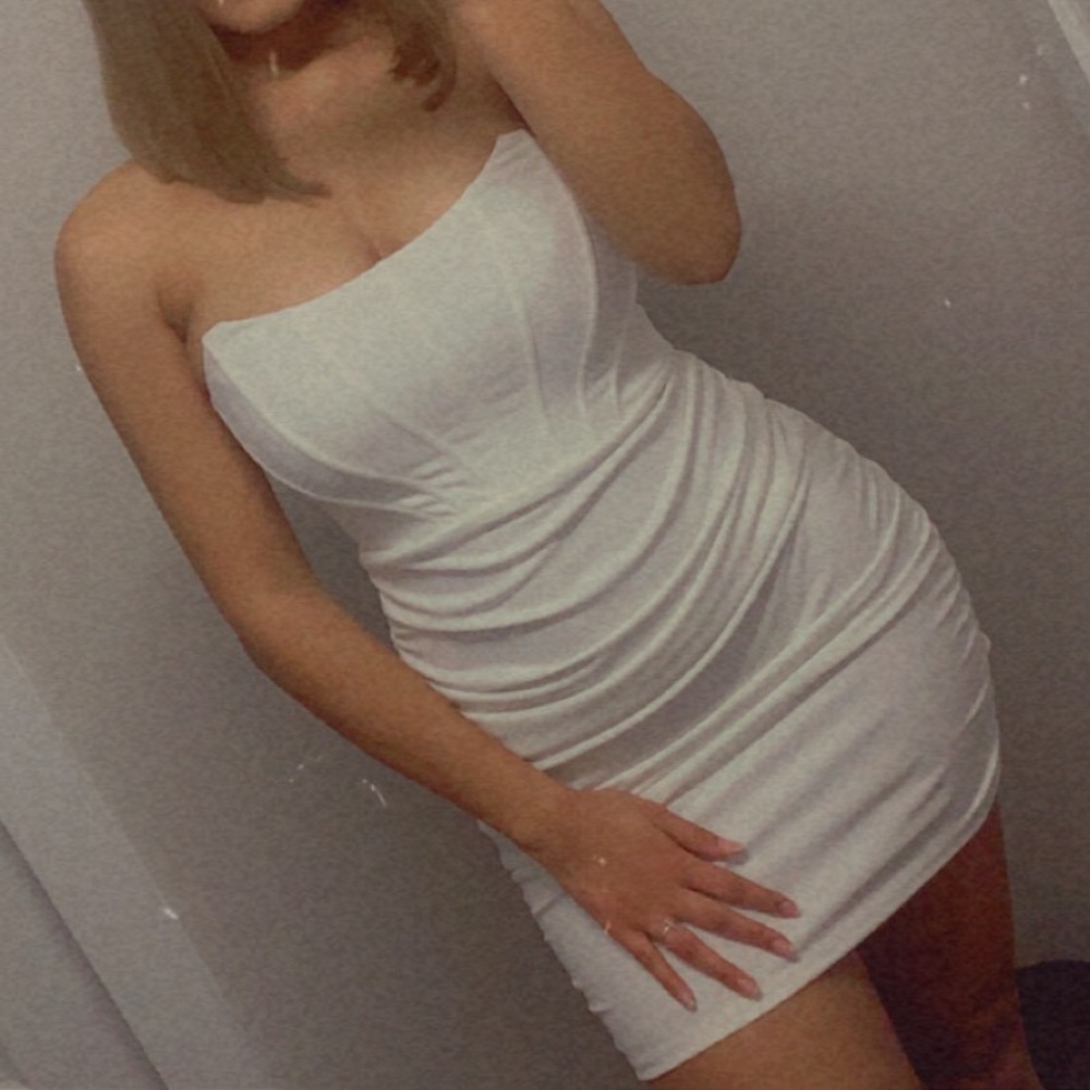 Windsor Stunner Status Strapless Mini
Dress